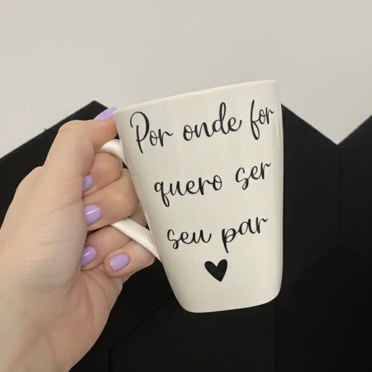 Chrya Gifts personalized ceramic mug with custom Portuguese phrase, perfect for coffee and tea - Desapega.nl