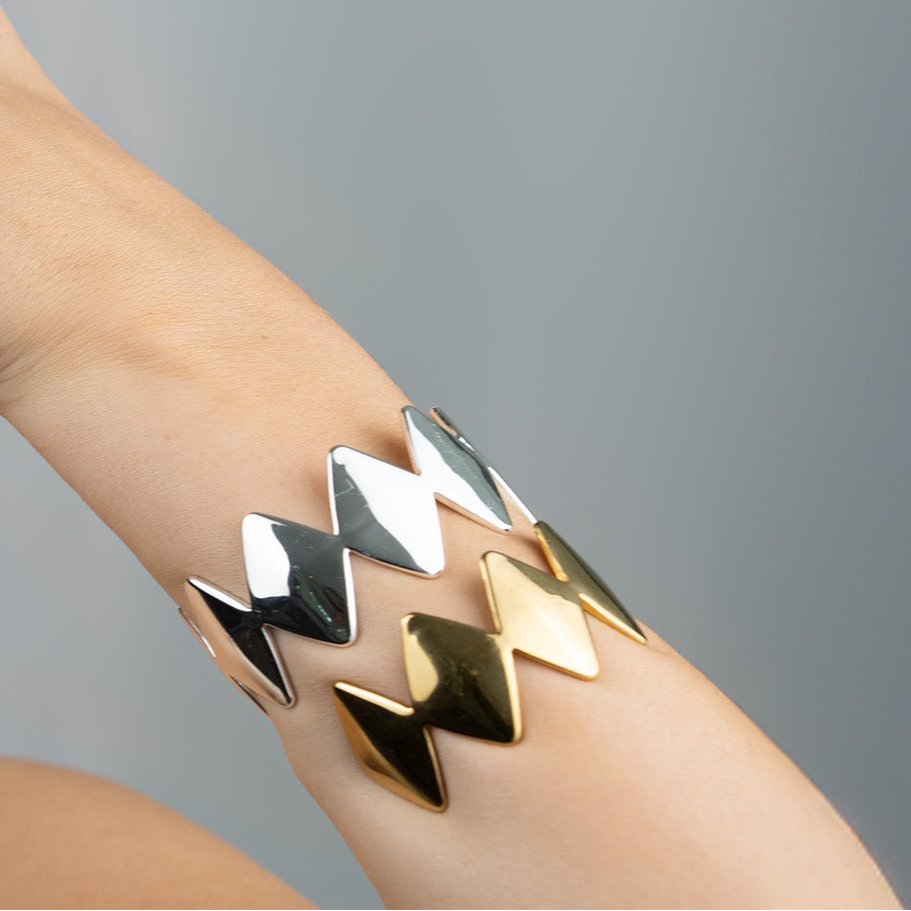 Edgy Gold Bracelet designed by Rebeca Sá
