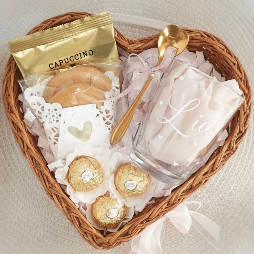 Chrya Gifts personalized wicker gift basket filled with premium coffee, chocolates, and gourmet treats - Desapega.nl