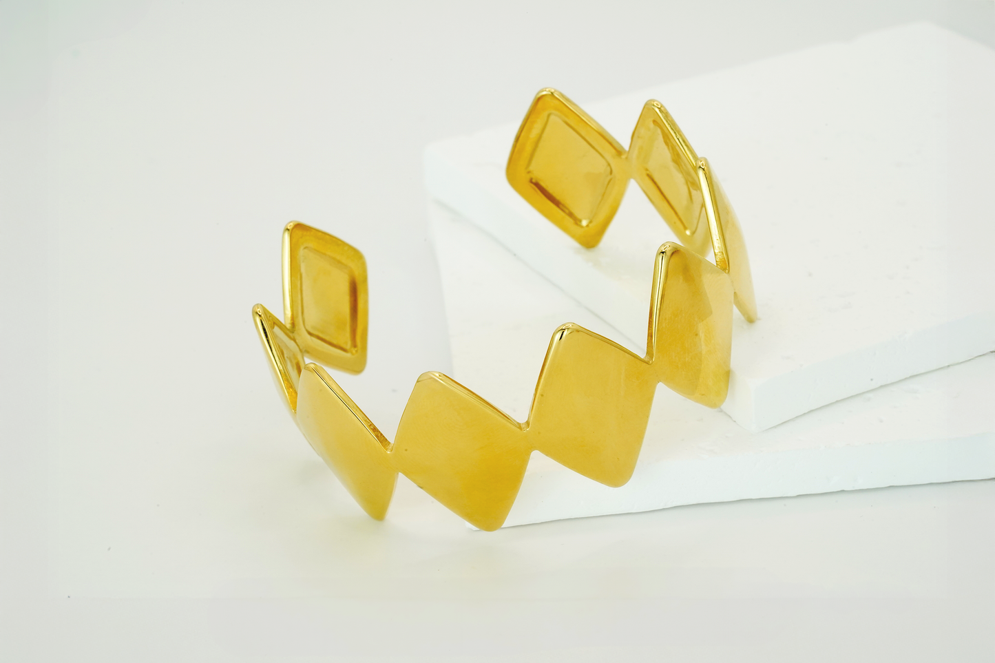 Edgy Gold Bracelet designed by Rebeca Sá