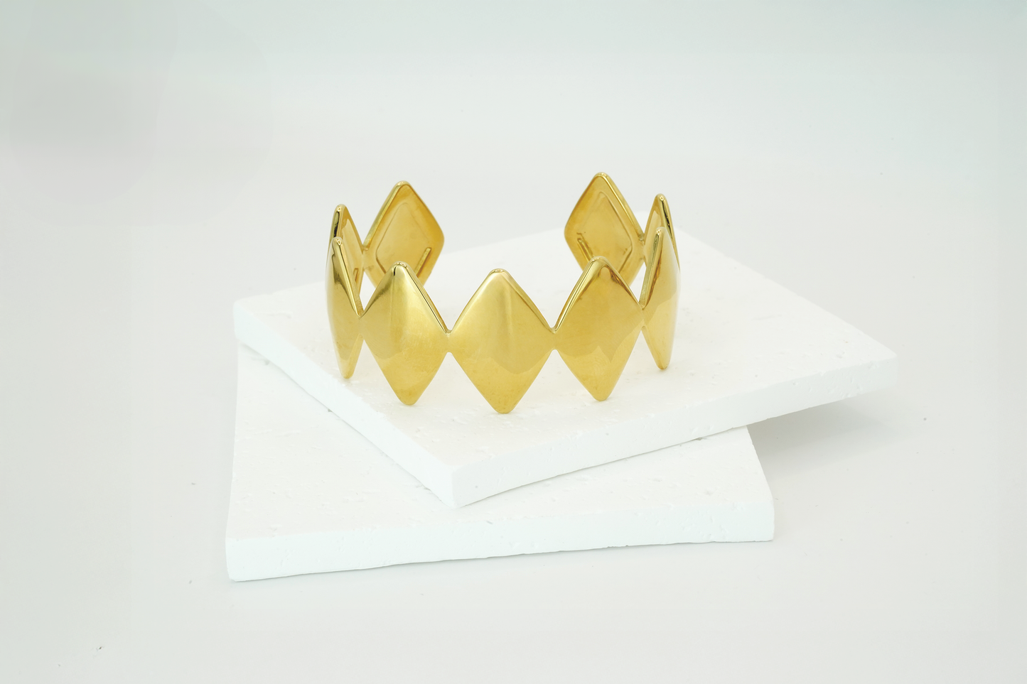 Edgy Gold Bracelet designed by Rebeca Sá