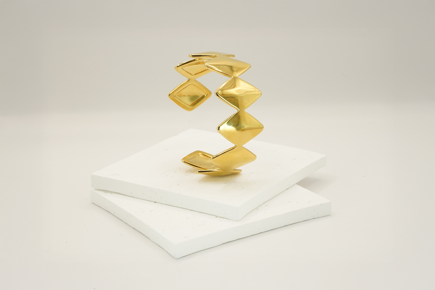Edgy Gold Bracelet designed by Rebeca Sá