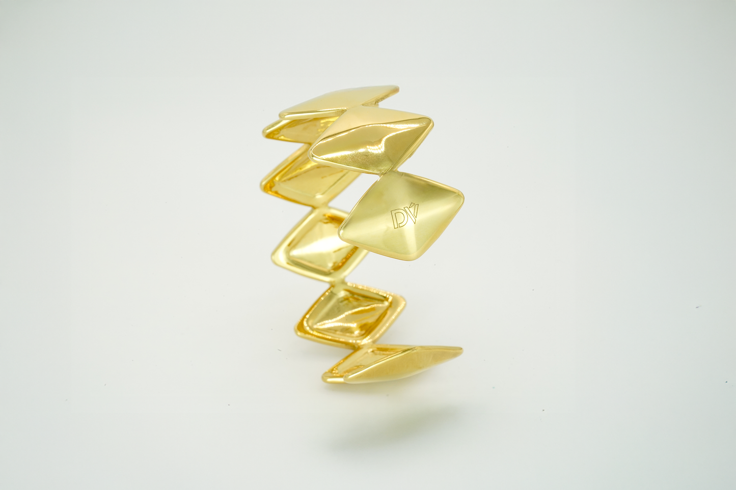 Edgy Gold Bracelet designed by Rebeca Sá
