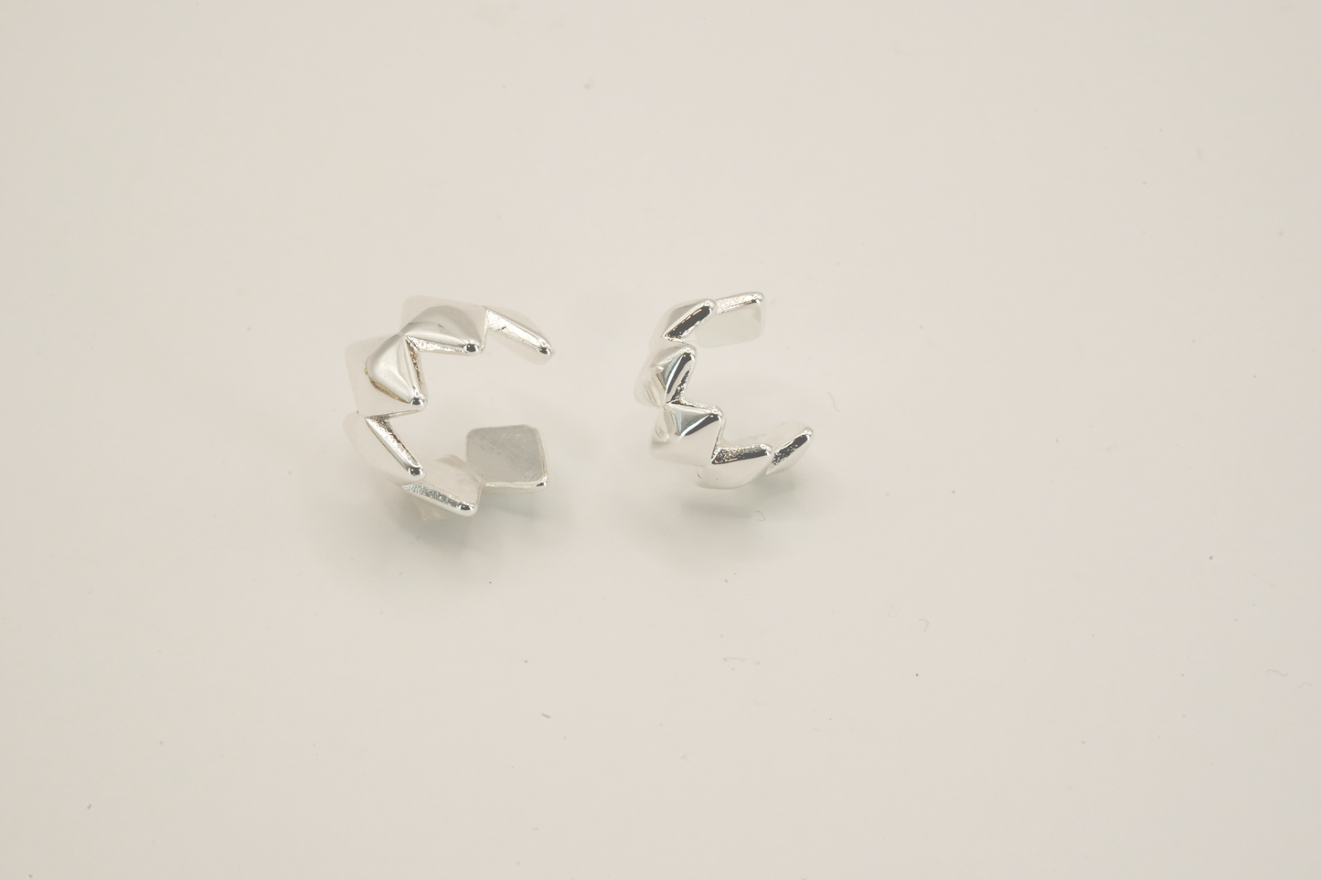 Edgy Earcuffs, Silver, 1 pair, designed by Rebeca Sá