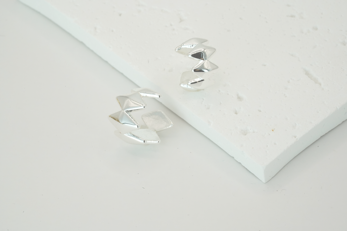 Edgy Earcuffs, Silver, 1 pair, designed by Rebeca Sá