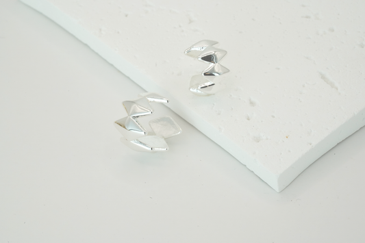 Edgy Earcuffs, Silver, 1 pair, designed by Rebeca Sá