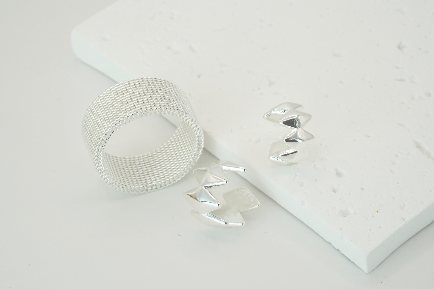 Edgy Earcuffs, Silver, 1 pair, designed by Rebeca Sá