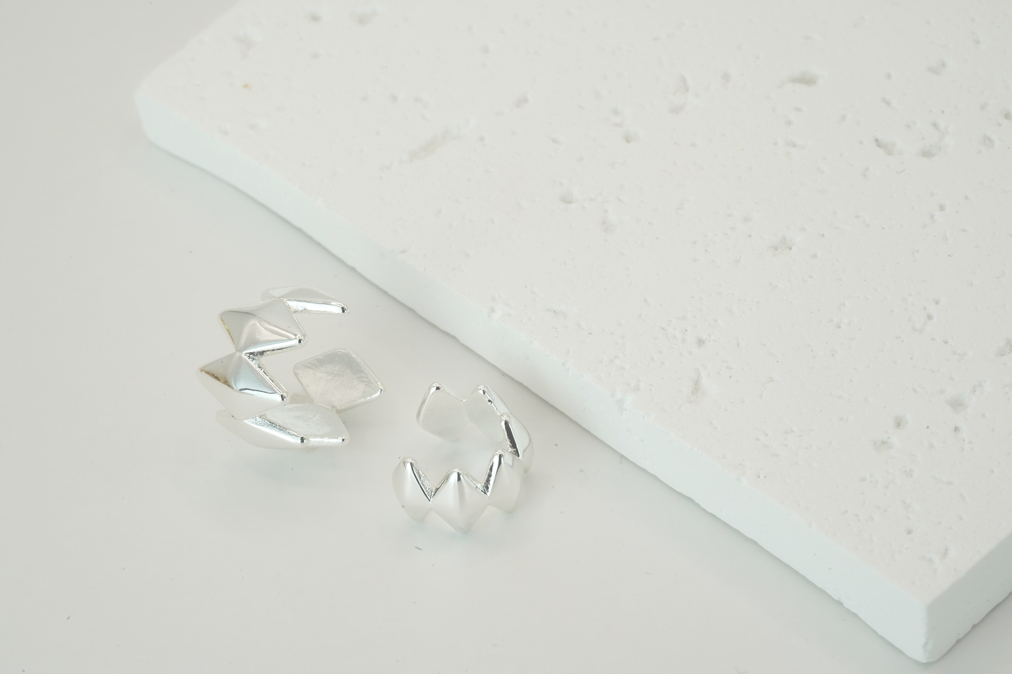 Edgy Earcuffs, Silver, 1 pair, designed by Rebeca Sá