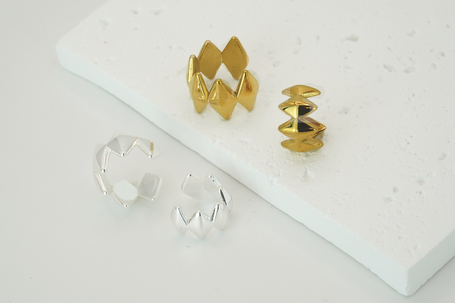 Edgy Earcuffs, Gold, 1 pair, designed by Rebeca Sá